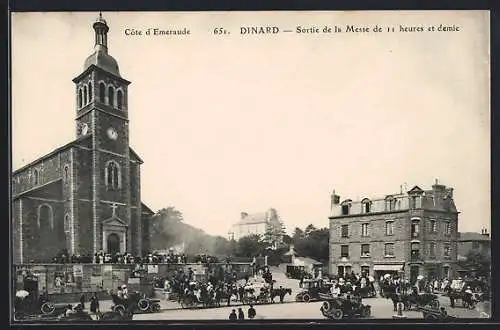 AK Dinard, Sortie de la Messe de 11 heures et demie