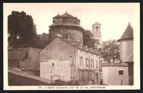 AK Montfort-sur-Meu, L`église paroissiale vue de la rue Saint-Nicolas