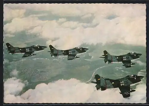 AK Vier Fiat G 91 Kampfflugzeuge in Formation, Bundeswehr