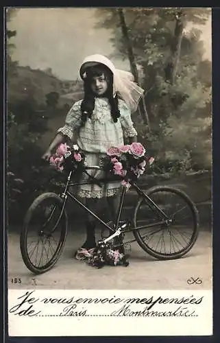 AK Mädchen mit ihrem Fahrrad und Rosen