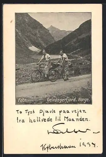 AK Zwei junge Männer bei einer Fahrrad-Tour am Geirangerfjord