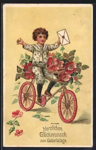 AK Knabe mit einem Brief auf einem Fahrrad mit Blumen, Geburtstagskarte