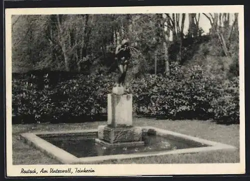 AK Rostock, Trinkerin-Brunnen am Unterwall