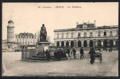 AK Brive, Le Théâtre et la statue équestre sur la place animée