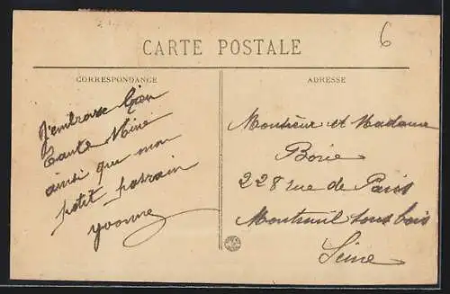 AK Brive, L`Hôtel de Ville et passants sur la place