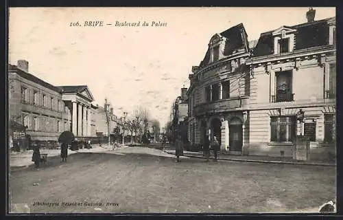 AK Brive, Boulevard du Palais avec bâtiments élégants et passants en hiver