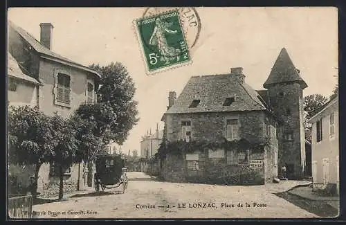 AK Le Lonzac, Place de la Poste avec calèche et bâtiments historiques