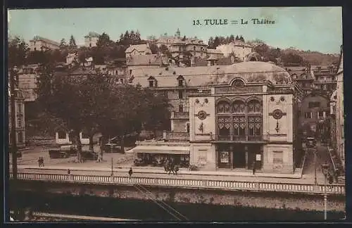 AK Tulle, Le Théâtre et vue sur la ville en arrière-plan