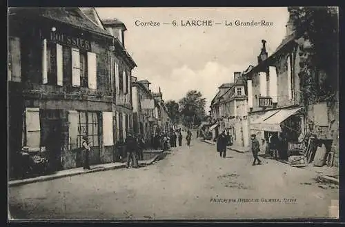 AK Larche, La Grande-Rue animée avec boutiques et passants