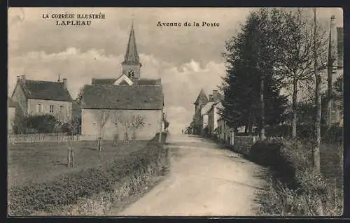 AK Lapleau, Avenue de la Poste avec l`église en arrière-plan