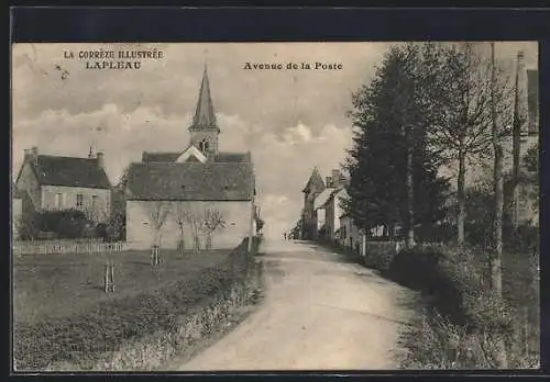 AK Lapleau, Avenue de la Poste avec église et maisons alignées