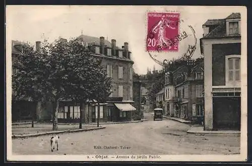 AK Objat, Avenue du Jardin Public avec un chien et des bâtiments historiques