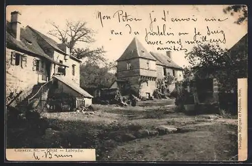 AK Objat, Vue de Labradie avec maisons traditionnelles et chemin rural