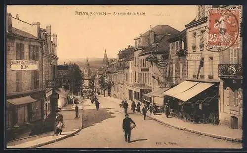 AK Brive, Avenue de la Gare animée avec passants et commerces