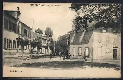 AK Seilhac, Vue de la mairie et des bâtiments adjacents