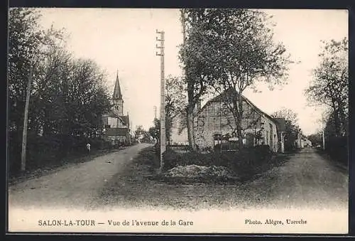 AK Salon-la-Tour, Vue de l`avenue de la Gare