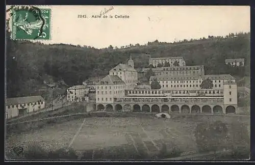 AK La Cellette, Vue de l`Asile entouré de collines boisées