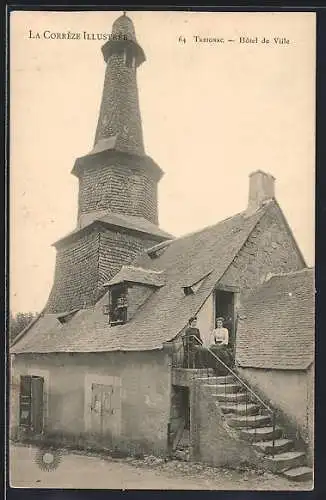 AK Treignac, Hôtel de Ville avec clocher unique et escalier extérieur