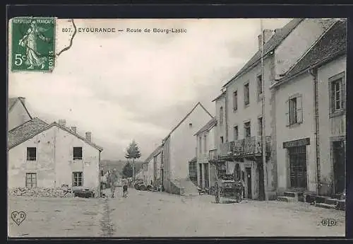 AK Eygurande, Route de Bourg-Lastic avec charrette et maisons anciennes