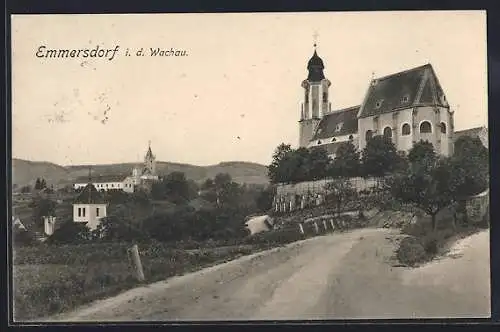 AK Emmersdorf /Donau, Strasse zur Kirche