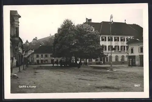 AK Gars am Kamp, Platz mit Anlage und Blick zur Kirche