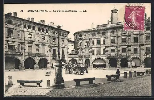 AK Montauban, La Place Nationale avec arcades et bancs