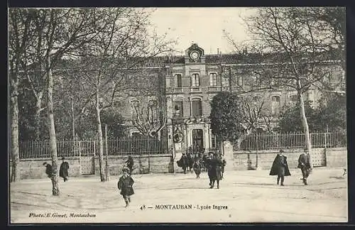 AK Montauban, Lycée Ingres et passants devant l`entrée