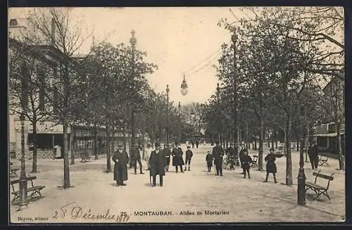 AK Montauban, Allées de Mortarieu avec promeneurs et arbres en hiver