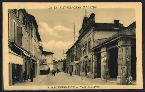 AK Nègrepelisse, L`Hôtel-de-Ville et rue animée