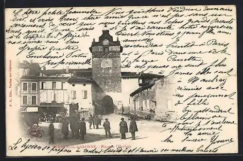 AK Verdun-sur-Garonne, Place de l`Horloge animée avec passants et architecture historique