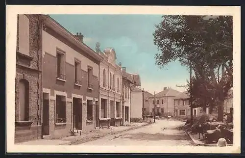 AK Moissac, Place St. Jacques avec maisons et arbres en bordure de rue