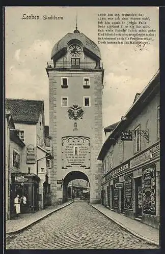 AK Leoben, Strassenpartie mit Stadtturm und Geschäften