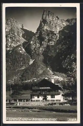 AK Gschnitz, Gasthof-PensionGschnitzerhof mit Gebirgsblick