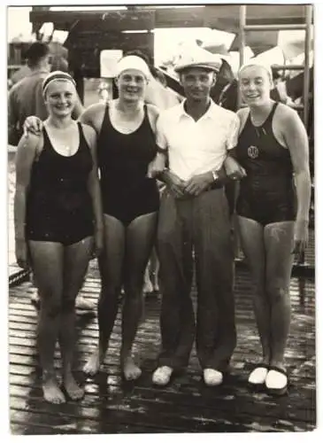 Fotografie Dainko, Ansicht Klagenfurt / Kärnten, Wörthersee-Sportwochen 1939, Ostmark Schwimmstaffel