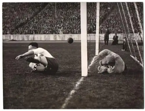 Fotografie Schostal, Ansicht Berlin, Olympiastadion, Deutsche Fussball-Meisterschaft 1939 Hamburger SV vs. Blauweiss