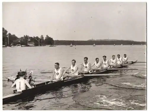 Fotografie Atlantic, Ansicht Berlin-Grünau, Ruderregatta auf der Olympiabahn, Deutscher Achter Ruderboot vs. Ungarn 1938