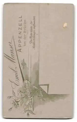 Fotografie Emil Manser, Appenzell, junger schweizer Soldat in Uniform Rgt. 84 nebst Tschako