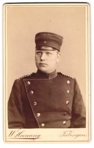 Fotografie W. Hornung, Tübingen, Einjährig-Freiwilliger in Uniform