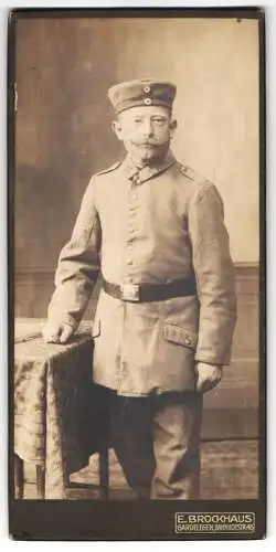 Fotografie E. Brockhaus, Gardelegen, Soldat in Uniform Rgt. 26 mit Krätzchen