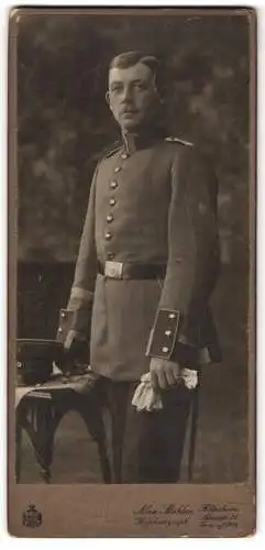 Fotografie Alex. Möhlen, Hildesheim, Einjährig-Freiwilliger Uffz. Richard in Uniform