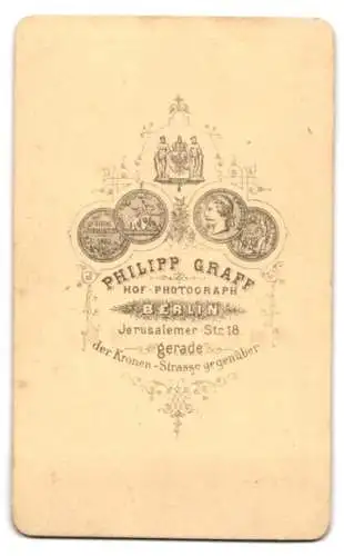 Fotografie Philipp Graff, Berlin, Soldat in Uniform mit Epauletten