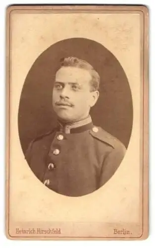 Fotografie Heinrich Hirschfeld, Berlin, Uffz. in Uniform Rgt. 25