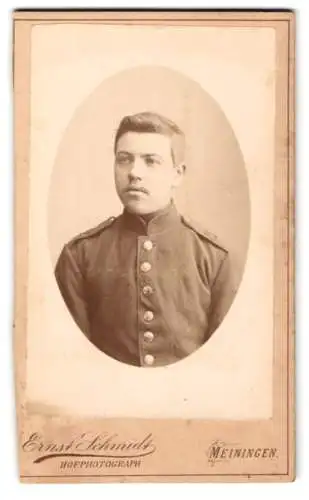 Fotografie Ernst Schmidt, Meiningen, Soldat in Uniform Rgt. 32