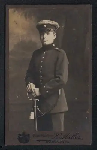 Fotografie K. Müller, Memmingen, junger Soldat in Uniform Rgt. 4 mit Säbel