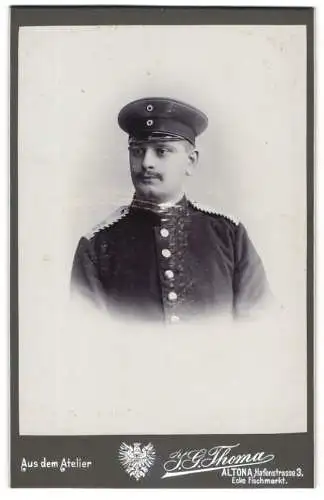 Fotografie J. G. Thoma, Altona, Einjährig-Freiwilliger Soldat in Uniform Rgt. 31