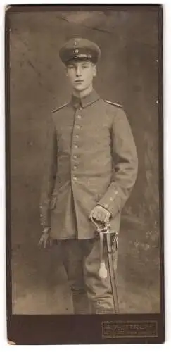 Fotografie A. Kuttruff, Konstanz, junger Soldat Fritz in Uniform mit Säbel und Portepee