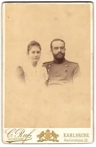 Fotografie C. Ruf, Karlsruhe, Premierlieutnant Georg Gleitsmann in Uniform nebst seiner Frau