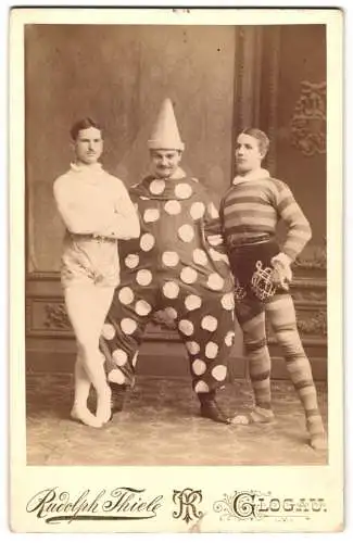 Fotografie Rudolph Thiele, Glogau, Akrobaten / Zirkus Darsteller im Clown Kostüm, Turner