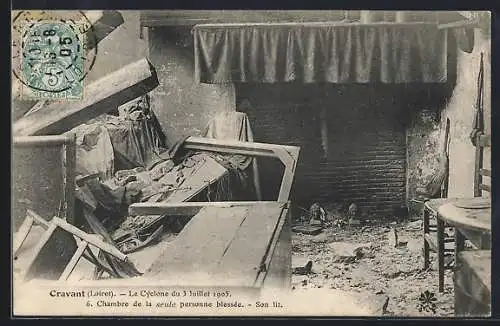 AK Cravant, Le Cyclone 1905, Chambre de la seule personne blessée, Unwetter