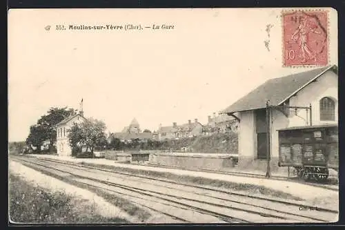 AK Moulins-sur-Yèvre, La Gare